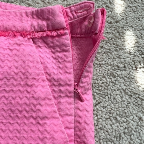 Lilly Pulitzer pink textured short - Picture 3 of 4